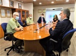 El Defensor Nacional (derecha) y el nuevo general director de Carabineros (izquierda) acordaron reforzar la coordinaci&oacute;n entre ambas instituciones,