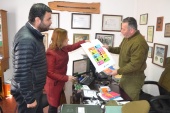 Folletos y afiches recibi&oacute; el Capit&aacute;n Jorge Carrasco para distribuirlo a los usuarios