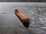 la canoa fue construida por Ra&uacute;l Ed&eacute;n con un tronco de coig&uuml;e.
