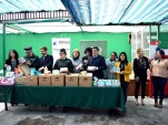 El Defensor Regional de Tarapac&aacute; entrega la donaci&oacute;n en el penal de Mujeres de Iquique.