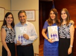 Los magistrados Jaime Salas y Carolina D&iacute;az, recibieron la revista institucional 93, de manos de la defensora local jefe, Georgina Guevara.