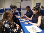 El equipo de la Defensor&iacute;&shy;a encabezado por la defensora regional Viviana Castel, recibi&oacute; consultas de los futuros abogados.
