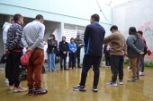 Las autoridades en el patio del m&oacute;dulo 93 del penal