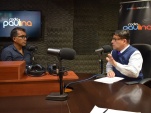 El Defensor Gabriel Carri&oacute;n en los estudios de Radio Paulina.