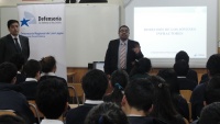 Los profesionales durante la actividad. 