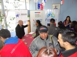 En la concurrida actividad el defensor Pablo Santander atndi&oacute; las consultas de los inmigrantes