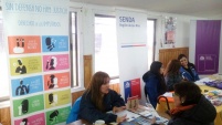 A pesar de la lluvia vecinos y familias se acercaron a la sede vecinal para informarse acerca de la oferta p&uacute;bkca social y de justicia
