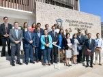 Los representantes de las instituciones firmantes del Convenio en el frontis del Tribunal de Garant&iacute;a de Alto Hospicio..