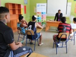 Defensor juvenil Gabriel Apaza junto a j&oacute;venes del Centro de Internaci&oacute;n Porvisoria de Arica.