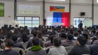 Defensor Rigoberto Mar&iacute;n convers&oacute; con cerca de 200 alumnos y alumnas