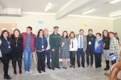 Los representantes del taller de madera junto a auspiciadores y autoridades