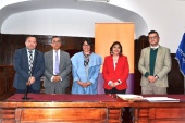 Las autoridades que firmaron el convenio
