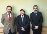 El jefe de estudios (s), Boris Hrzic, el juez presidente del TOP, Rodrigo Cid y el defensor regional, Ra&uacute;l Palma.