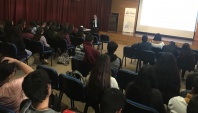 El jefe de estudios. Boris Hrzic Miranda presenta el "Proyecto Inocentes" ante 60 alumnos de Enfermer&iacute;a.