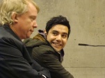 El actor Ariel Mateluna junto a su abogado, el defensor penal p&uacute;blico Gonzalo Rodr&iacute;guez.