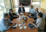 El nuevo Defensor Regional de la Metropolitana Sur, Renato Gonz&aacute;lez, junto al equipo directivo en primera reuni&oacute;n. 