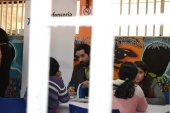 Los defensores penitenciarios Catalina Salvo y Sebasti&aacute;n Saavedra, reciben las consultas de las condenadas del Centro Penitenciario Femenino de Temuco