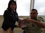 La entrega de los folletos