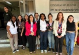 La Defensora Regional Metropolitana, su equipo y las profesionales de Servicio Jesuita Migrante, a la salida del CPF de San Miguel.