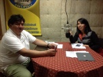 En la foto Rosa Huenchumilla facilitadora intercultural y el locutor de radio Viaducto V&iacute;ctor D&iacute;az