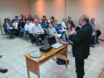 El Defensor Regional, Jos&eacute; Luis Craig, durante su exposic&oacute;n en el Dialogo Social de Justicia, en Curic&oacute;.
