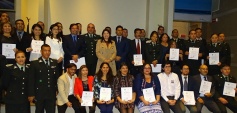 la defensora junto a los funcioairos de Gendarmeria acreditados