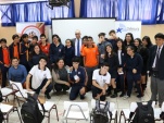 El defensor p&uacute;blico Rodrigo Arancibia junto a los alumnos de Colegio Don Bosco en Arica y la ONG de Desarrollo Social y Cultural 'Kunaymana'