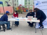 El equipo de la Defensor&iacute;a Regional de Tarapac&aacute; en plena atenci&oacute;n a los vecinos del centro de Iquique.