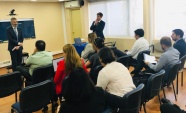 El defensor regional de Atacama, Ra&uacute;l Palma Olivares, presenta al jefe de la Unidad de Derechos Humanos de la Defensor&iacute;a Nacional, Tom&aacute;s Pascual.