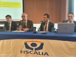 Los expositores concordaron en que la presi&oacute;n existe,pero ello no debe influir en la decisi&oacute;n adoptada.