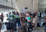 La defensora penal p&uacute;blica de la DRMN, Elisa Silva conversa con la prensa sobre la situaci&oacute;n de sus representados.