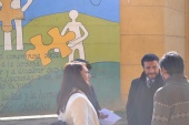 Defensor Luis Acu&ntilde;a y trabajadora social Mar&iacute;a Paz Sandoval a la llegada al Centro de IInternaci&oacute;n Provisoria y R&eacute;gimen Cerrado de Chol Chol 