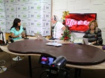 La facilitadora intercultural In&Atilde;&copy;s Flores, junto a los locutores Jos&Atilde;&copy; Toribio y Faviola Arlegui.