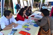 La Defensora Regional B&aacute;rbara Katz y el Jefe de Estudios Mario Quezada atienden en Plaza de Justicia de la localidad de Quepe