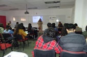 La defensora regional en charla a estudiantes de Periodismo