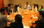 Defensor Local Jefe de Santiago Claudio Aspe y la jefa de Defensa Penal Juvenil Patricia Cisternas en reuni&oacute;n con jueces del 7&deg; Tribunal de Garant&iacute;a