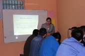 La abogada convers&oacute; con educadores e internos