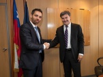 El subsecretario Antonio Frey y el Defensor Nacional, Andr&eacute;s Mahnke, al iniciar su encuentro de hoy.
