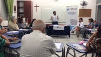 Defensor jefe de la Oficina Aymara e Ind&iacute;gena junto a los adultos mayores en escuela de verano de de la Pastoral Carcelaria de Arica