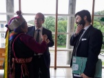 A la salida de la audiencia en donde fue absuelta la lonko Juana Calfunao, dedica unos minutos a agradecer la labor de la defensa en su causa. 