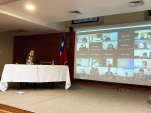 La abogada Catherine R&iacute;os durante su exposici&oacute;n en el seminario de la Corte de Apelaciones.